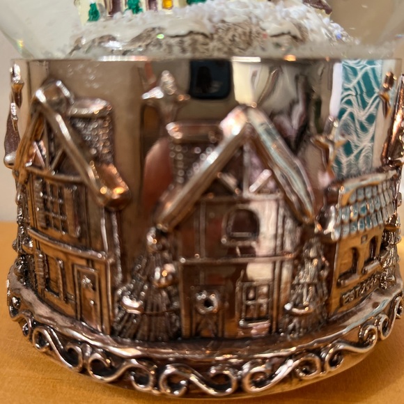 Silverplated Christmas Musical Ball - Picture 4 of 8